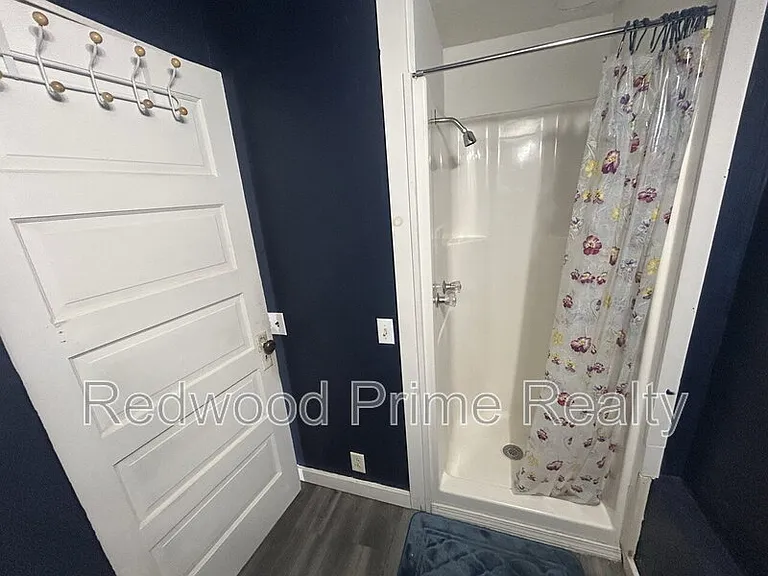 908 Main St #101 — Photo 5