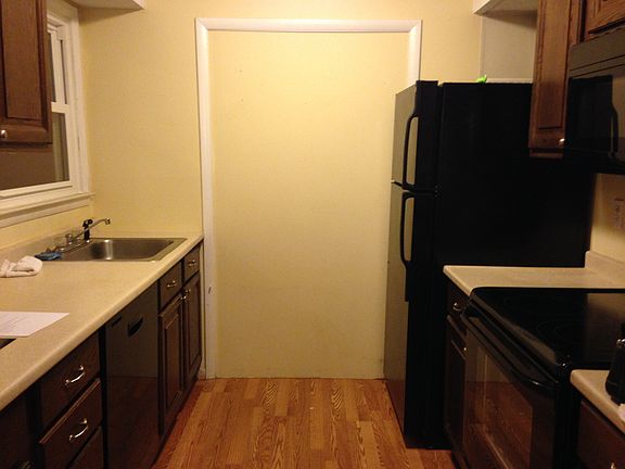 3rd image of 6 Raymond Pl #3