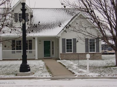 819 Burlington Dr NW, East Grand Forks, MN, 56721