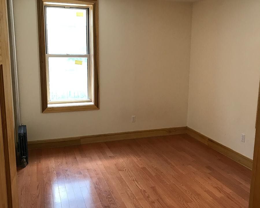 2nd image of 1546 Selwyn Ave #6