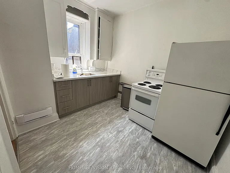 555 Danforth Ave #1 — Photo 5