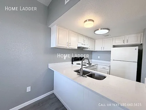 4957 S Park Ave #202 Photo 1