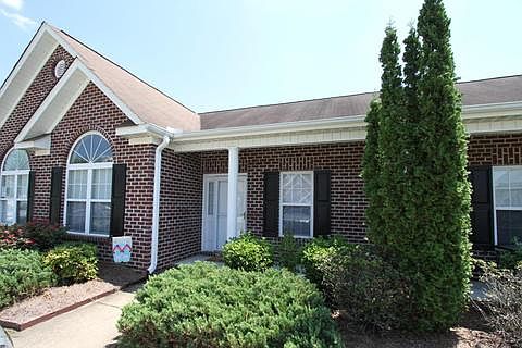 1st image of 140 E2 Oak Towne Dr