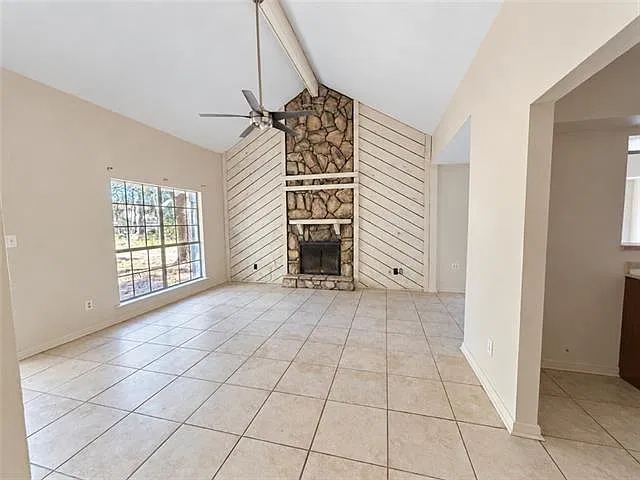 2 bed, 1.0 bath, 1022 sqft, $1,100 — Photo 3
