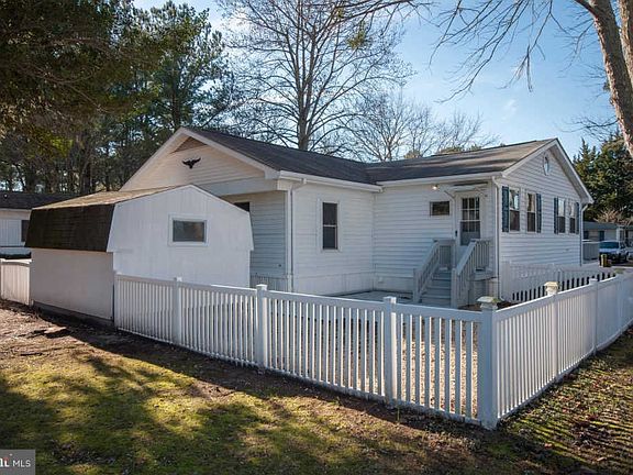 3rd image of 23771 Evergreen Ln
