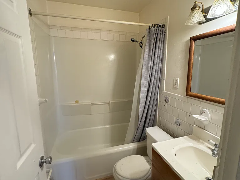 937 Barney Ave — Photo 7