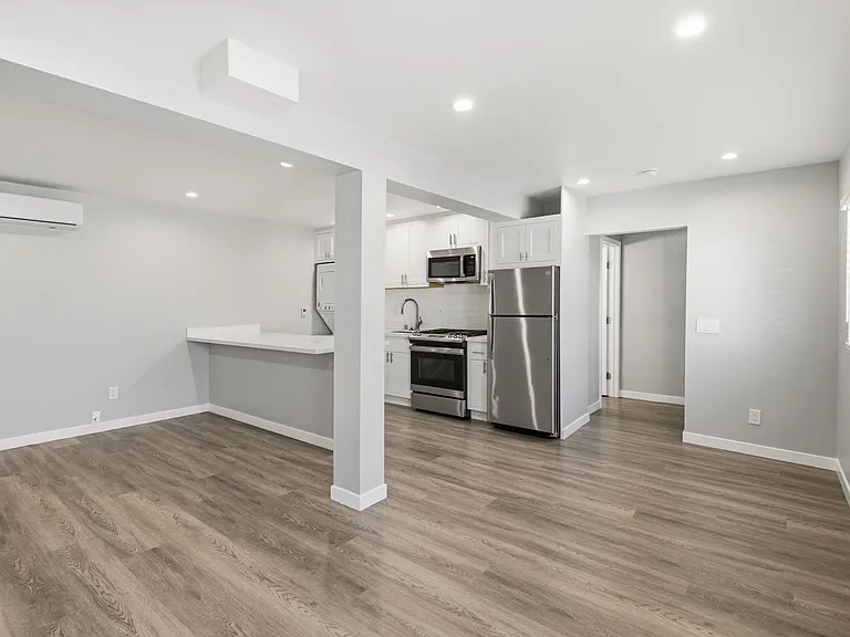 316 Beach Apartments — Photo 13
