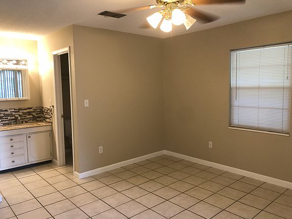 Bedroom 1 - view 1
