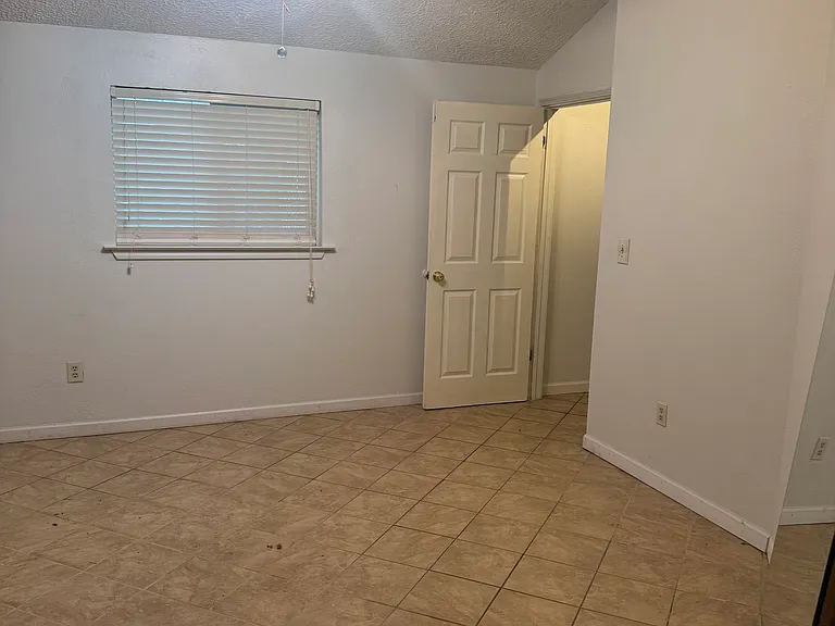 12119 Woolford Dr — Photo 6