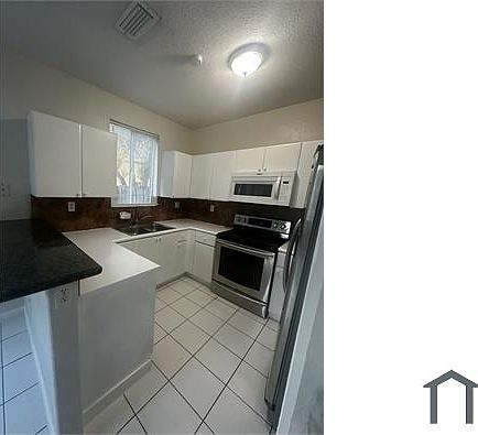 1st image of 2440 SE 14th Ave