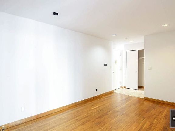 5th image of 370 W 30th St APT 8E