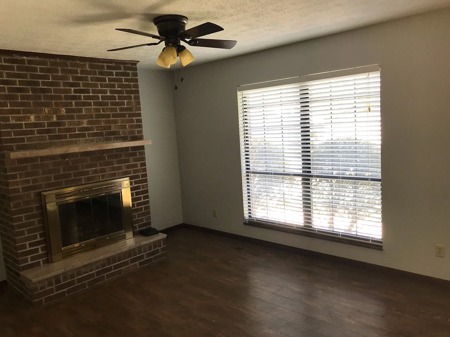 3 bed, 1100 sqft, $1,800 — Photo 2