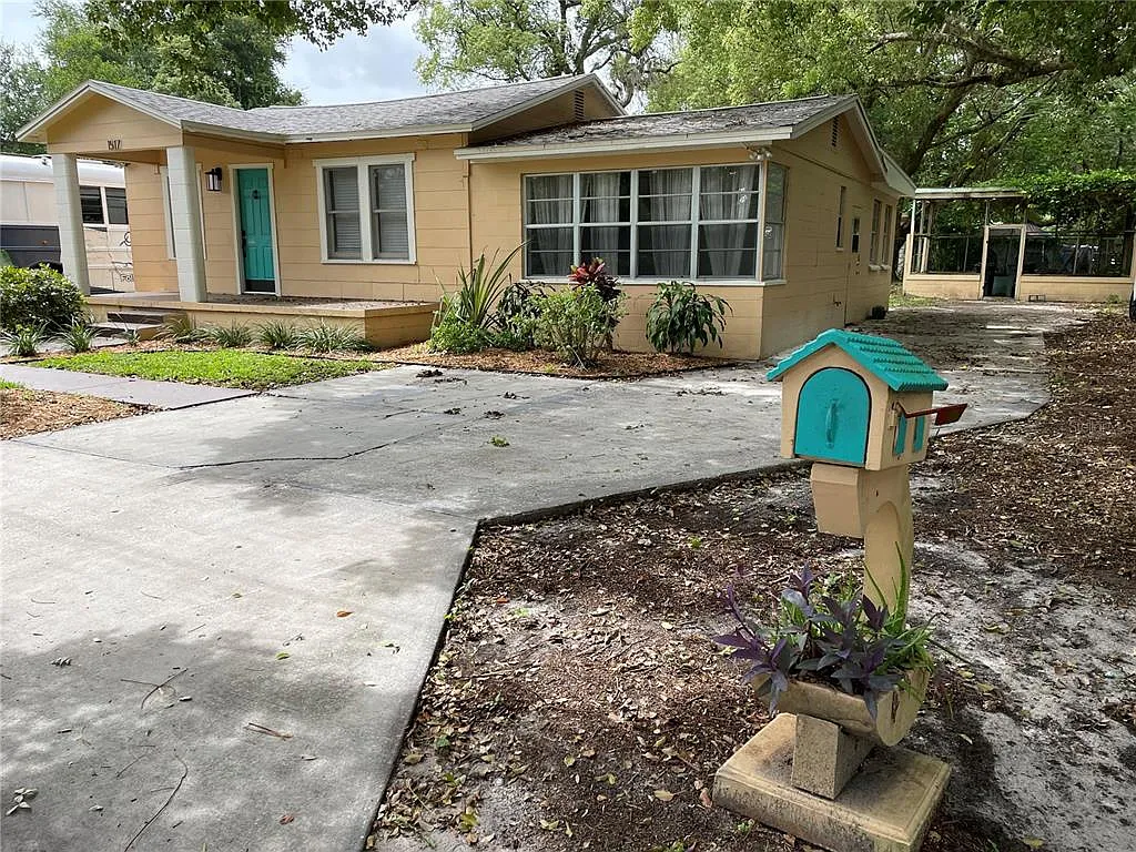 3 bed, 2.0 bath, 1292 sqft, $1,925 — Photo 3