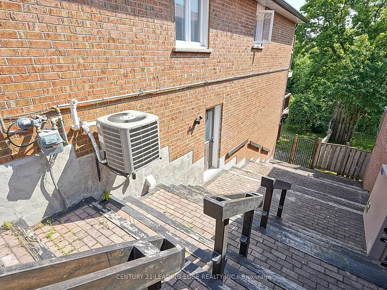 61 Garden St #LOWER — Photo 18