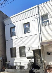 168-63 93 Avenue, Jamaica, NY, 11433
