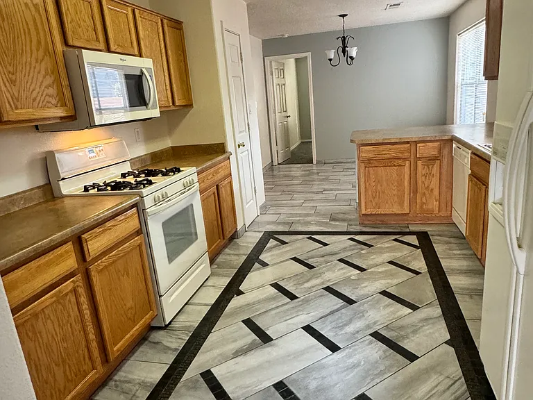 8204 Wolverine Dr NW — Photo 11