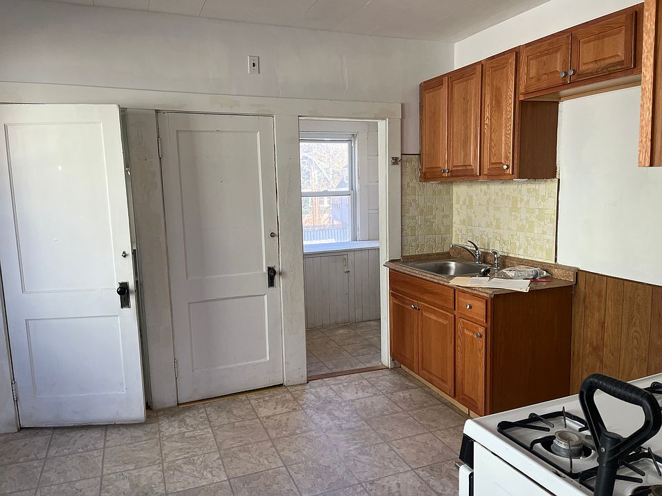 2nd image of 235 Dale St