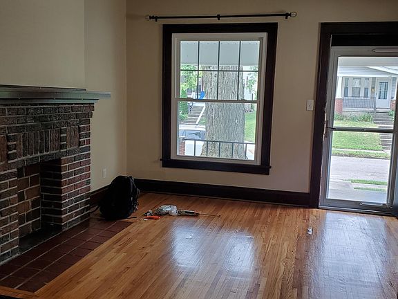 2nd image of 130 W Lakeview Ave