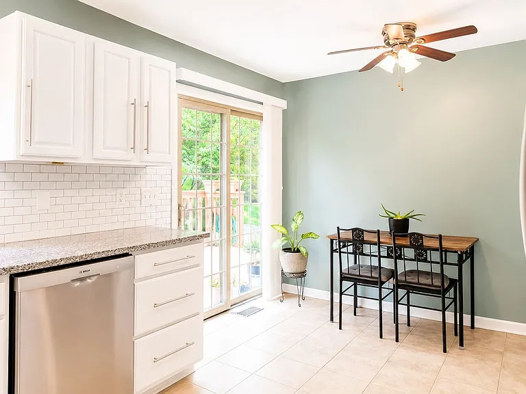 250 The Pines Dr — Photo 8