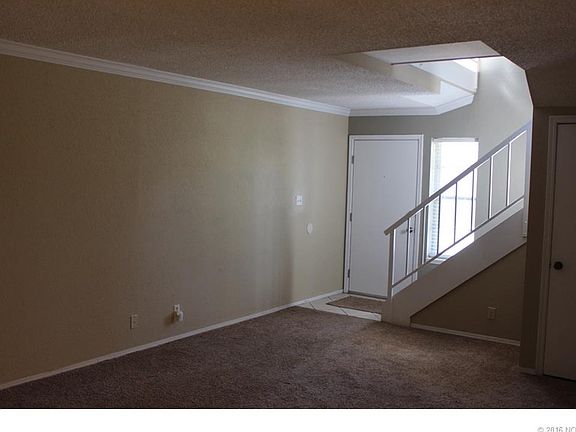 5th image of 2207 E 67th St Unit 2106