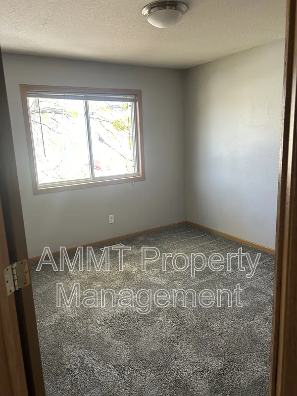 4 bed, 2.0 bath, $2,100 — Photo 4