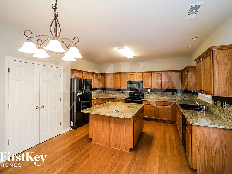 5811 Buckner Creek Dr — Photo 5