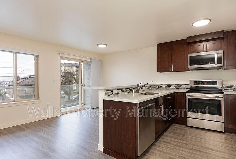 1st image of 2465 Dexter Ave N APT 203