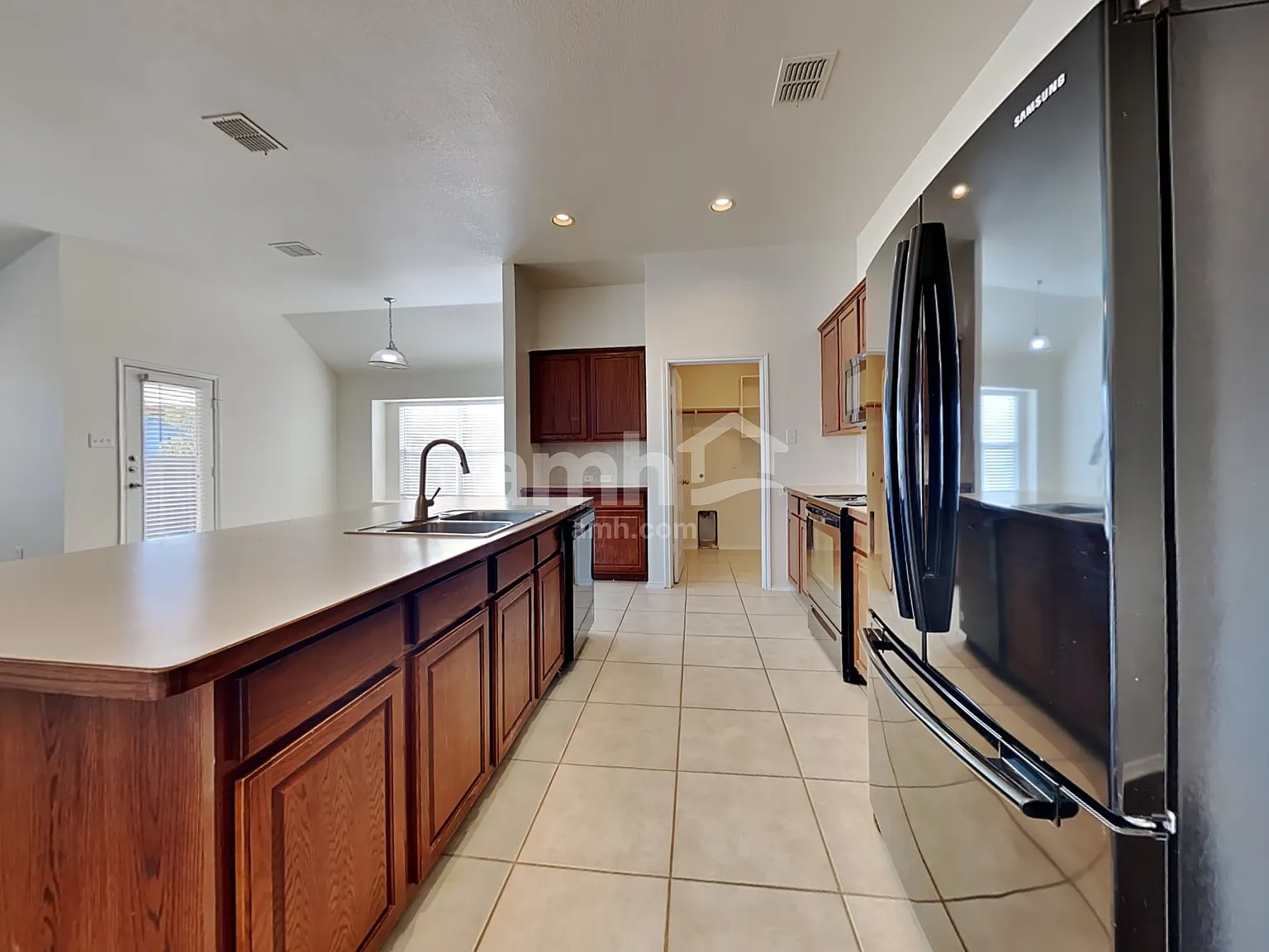 3 bed, 2.0 bath, 1470 sqft, $2,095 — Photo 3