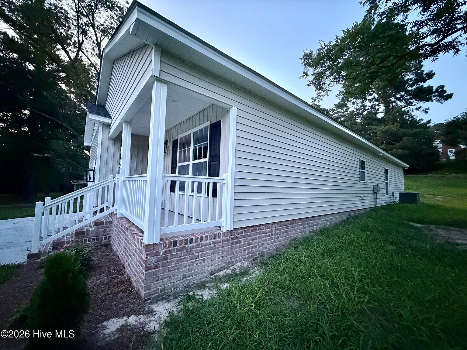 3 bed, 2.0 bath, 1317 sqft, $1,700 — Photo 4