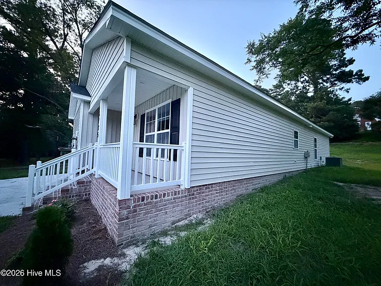 6735 Hill St — Photo 4