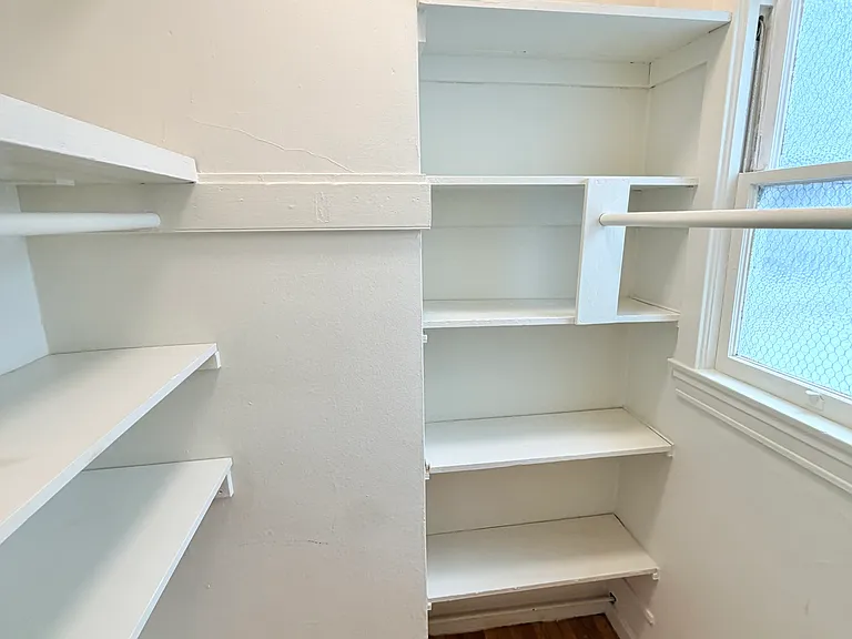 950 Bay St #14 — Photo 7