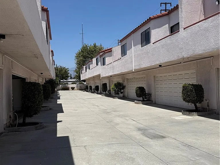 721 S Del Mar Ave #J — Photo 3