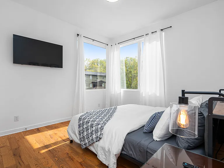 753 Fraser St SE — Photo 33