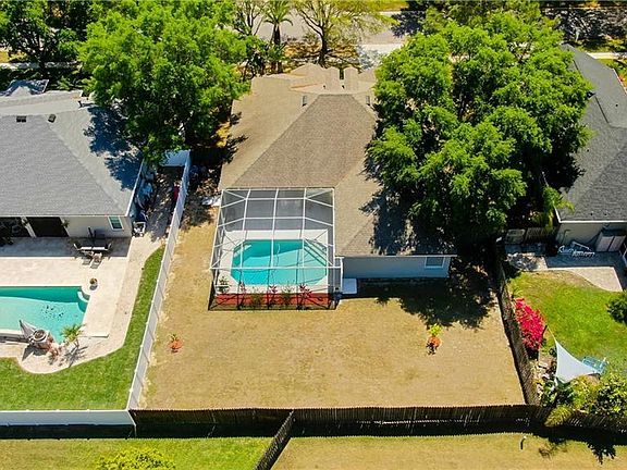 5th image of 12324 Riverglen Dr