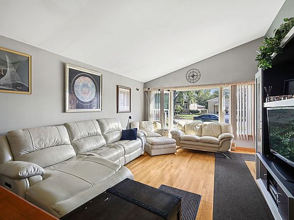2nd image of 14220 Kimbark Ave