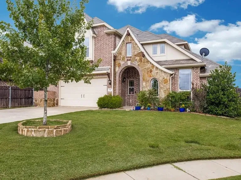 804 Longhorn Dr — Photo 1