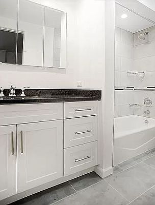 5th image of 320 E 58th St APT 6A