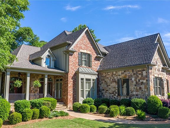 4th image of 1022 Oxford Way