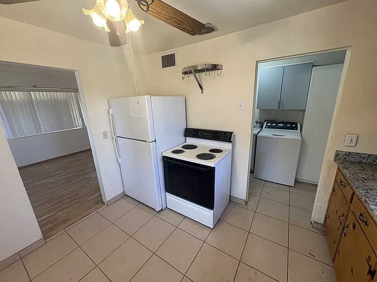 1908 N Tucker Dr — Photo 10