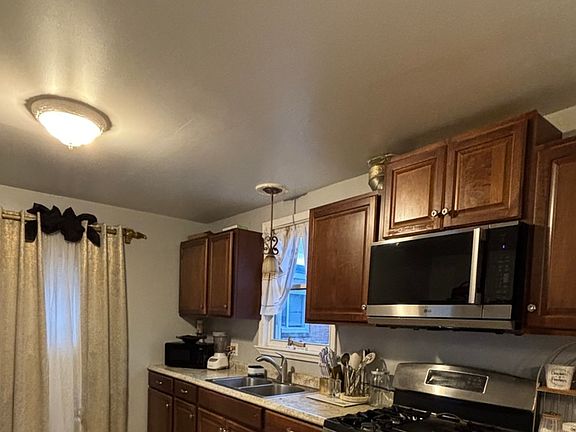 5th image of 175 Martin Ln