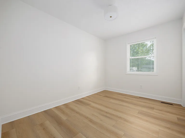 1574 Dyer Rd — Photo 15