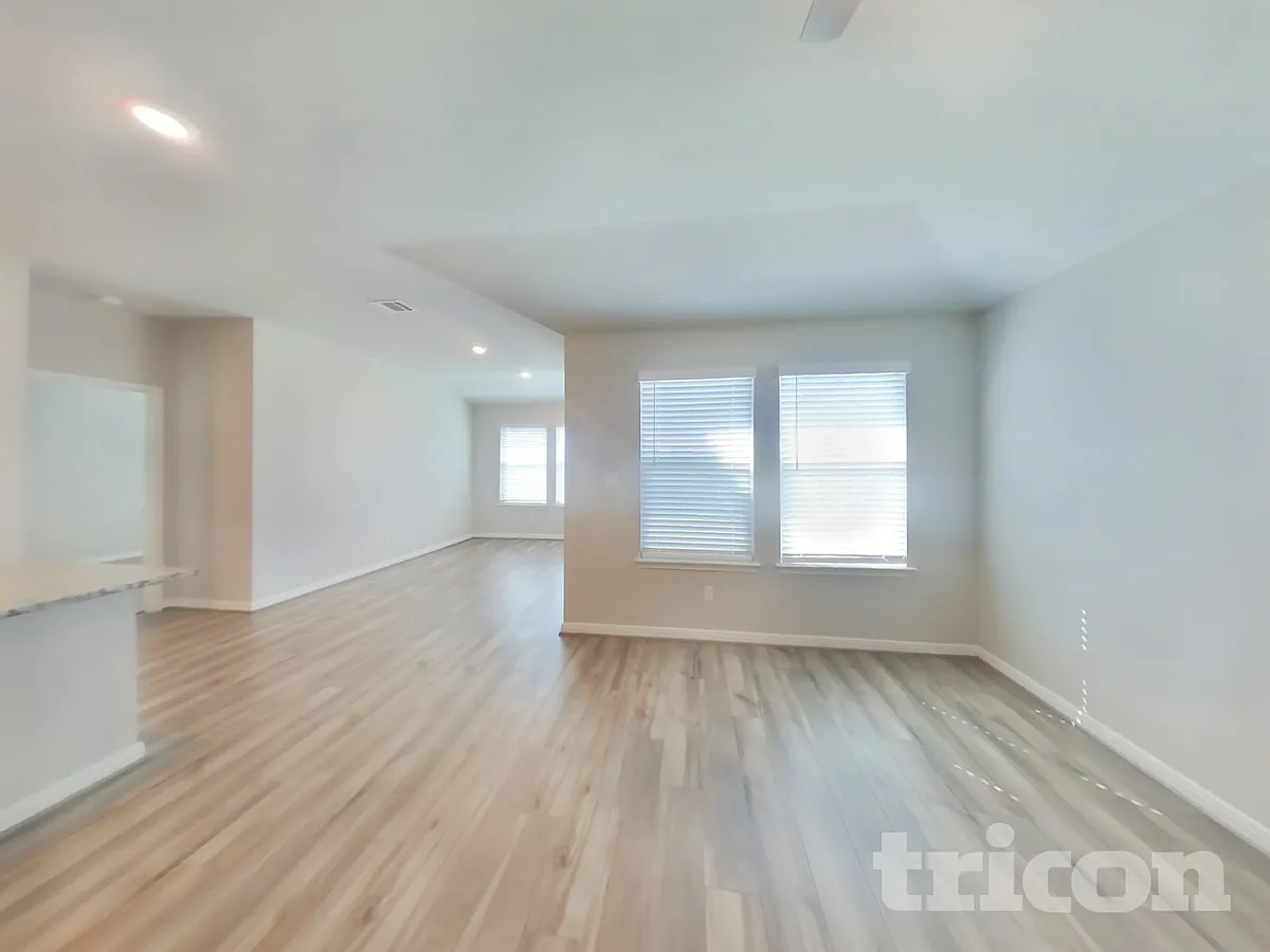 Building Photo - 13526 Emerson Way