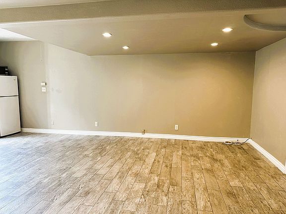 5th image of 1005 E Palmyra Ave
