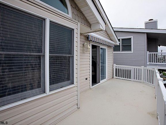 3rd image of 3847 Asbury Ave #3847