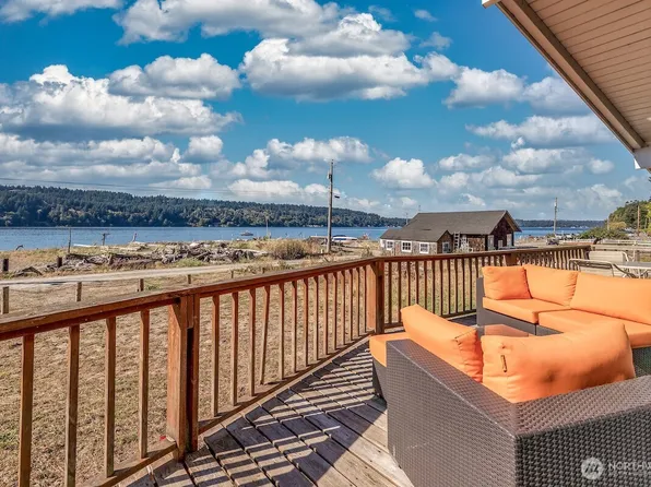27826 Manzanita Beach Road SW, Vashon, WA 98070