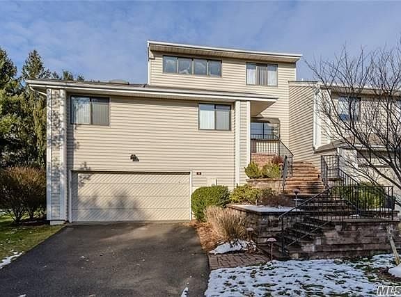 2nd image of 1 Pheasant Ln