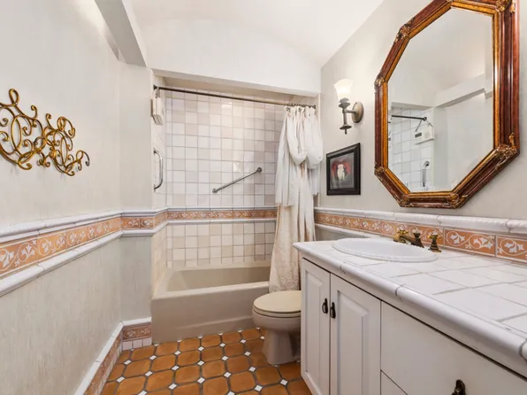 228 West 21st Street image 9 of 14