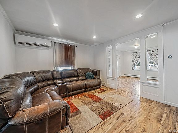 4th image of 89 Avery Avenue