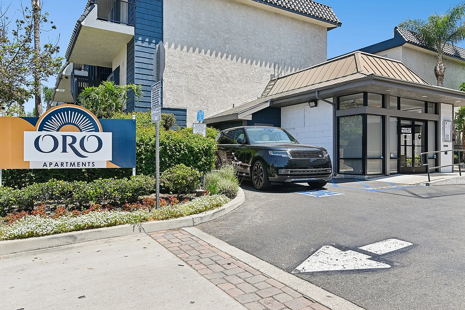 Oro Apartments — Photo 1