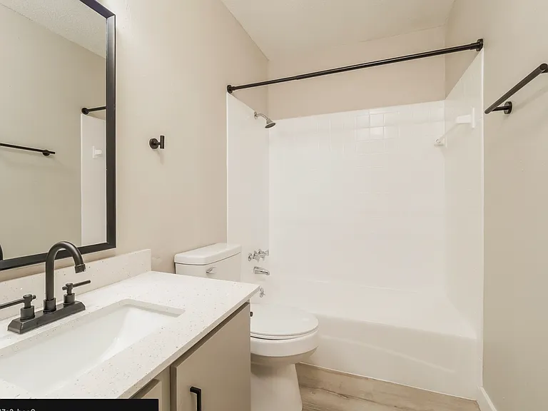 Hunters Glen Apartments — Photo 33